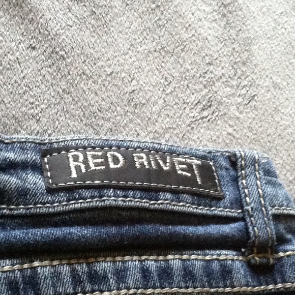 Red Rivet Jeans 🚀 - Picture 2 of 3
