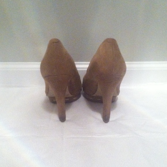 BCBG nude suede heels - Picture 3 of 3