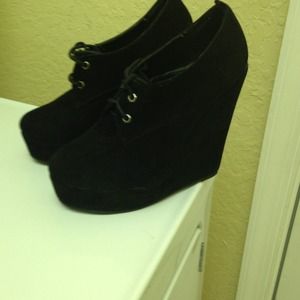 Black dressy wedges