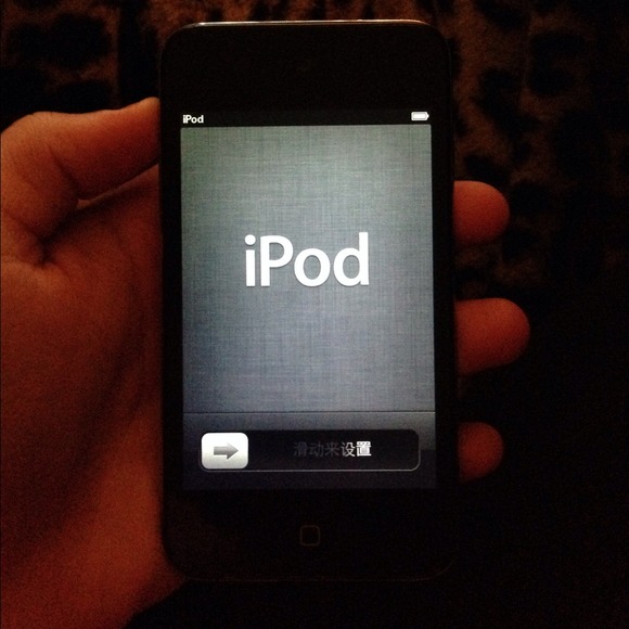 IPOD 4TH GEN 32G TRADE FOR NICE CAMERA Or UGGS