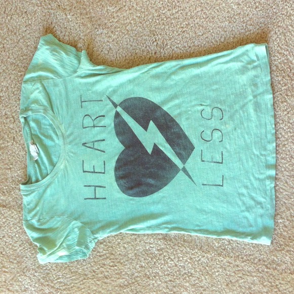 A forever twenty one heartless T-shirt
