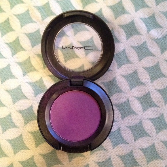 MAC Eyeshadow in Vibrant Grape