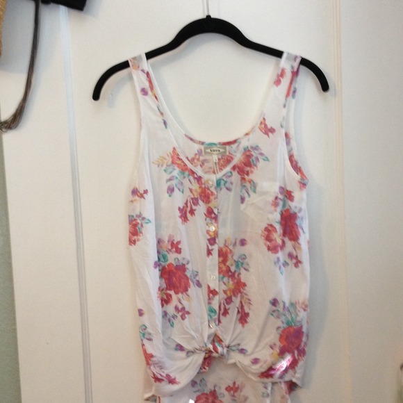 SOLD NWT Super Cute Floral Tank