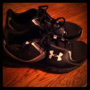 SOLD Black Under Armour tennis shoes