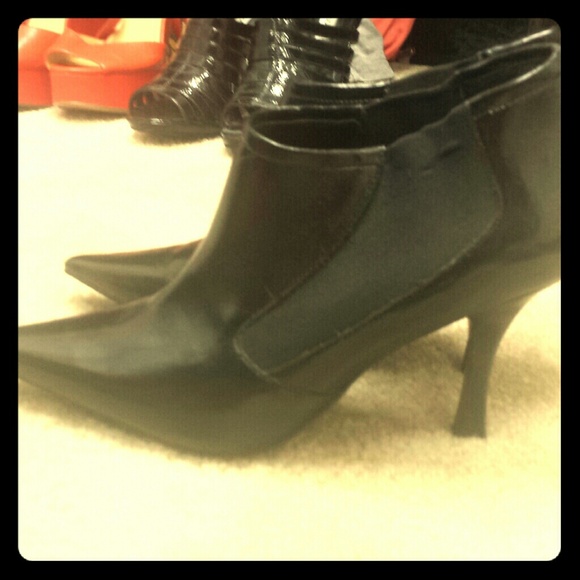 Pointed toe black ankle booties