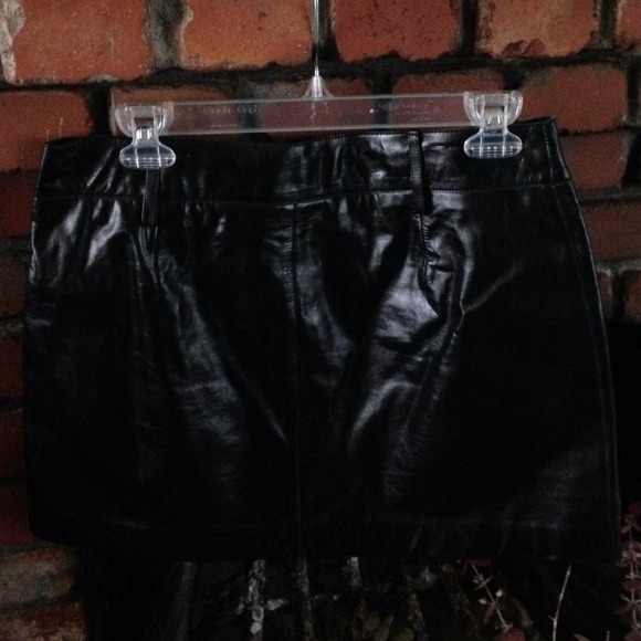 Fall Sale Old Navy genuine leather skirt. - Picture 1 of 2