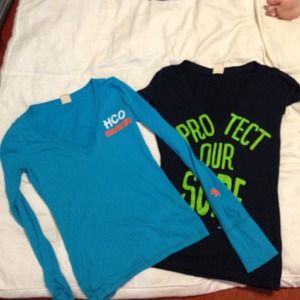 a bundle of 2 top Holister