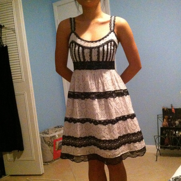 Vintage Lace Tier Dress - Picture 3 of 5