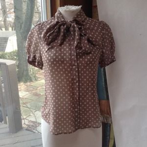 French connection taupe and white top size 8