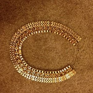 NWOT Beautiful gold tribal link necklace!