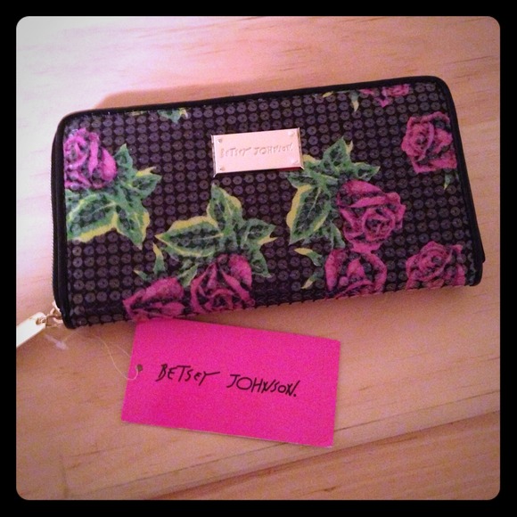 Betsy Johnson zip around wallet