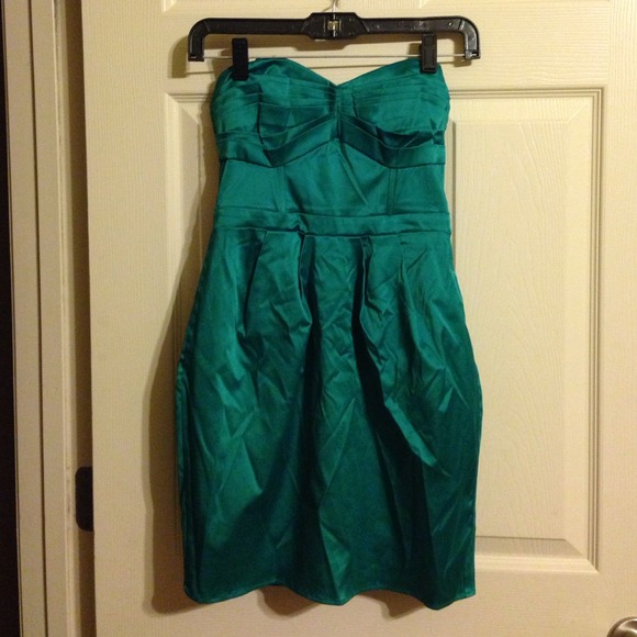 Green strapless dress