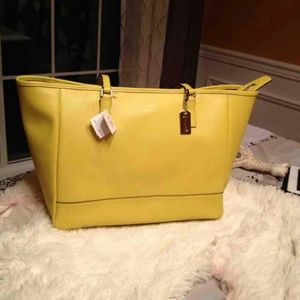 SOLD OUT BRAND NEW HOT PICK COLOR COACH BAG