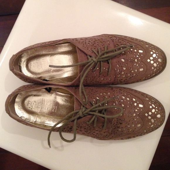 💕Forever 21 Taupe & Gold cut out Oxfords Flats - Picture 2 of 4