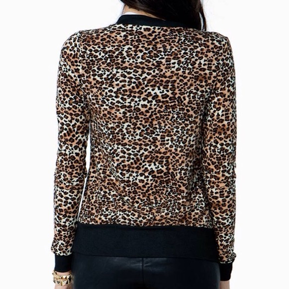 ✨LEOPARD PRINT BUTTON FRONT CARDI 3 LEFT 1S 1M 1L✨ - Picture 4 of 4
