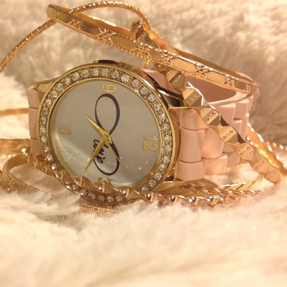 💋LAST CHANCE💋  Gorgeous Love Infinity Watch - Picture 2 of 4