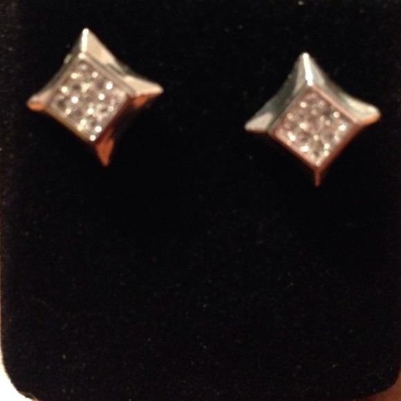 SOLD 🎊🆓FREE WITH $35 purchase!! Fashion earrings