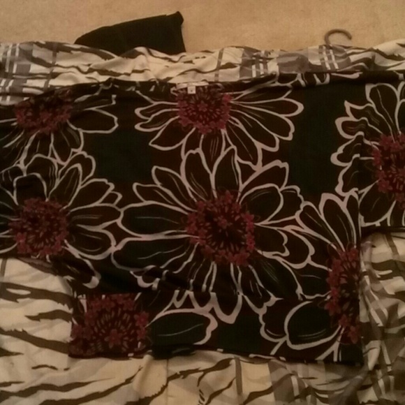 Floral top - Picture 2 of 3