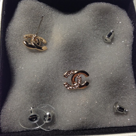 bundle cc rhinestone earrings and white Paris t