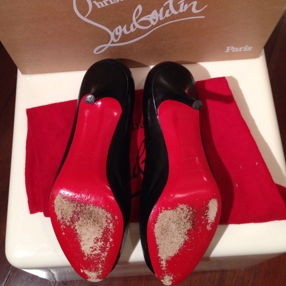 ❌❌SOLD❌❌Auth Christian Louboutin Black Kid Heels - Picture 4 of 4