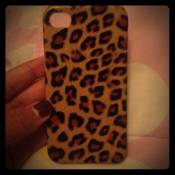 Cheetah printed iPhone4s case