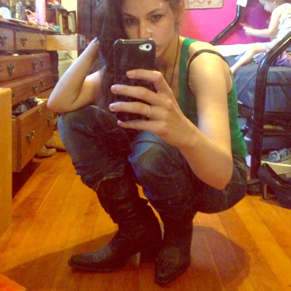 ⬇️ Steve Madden Black cowgirl boots