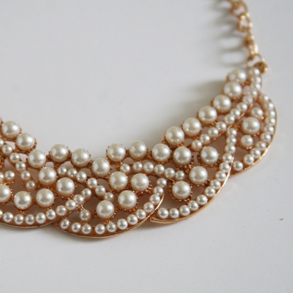 ModCloth Jewelry - Pearl Bib Statement Necklace Gold
