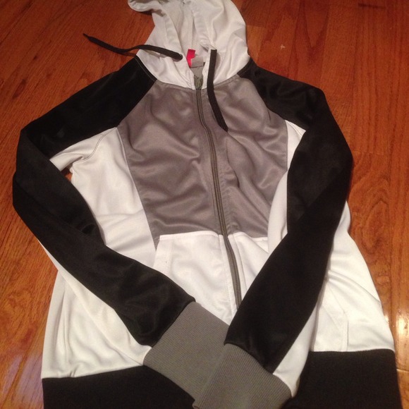 ♥️SOLD♥️Sporty zip up