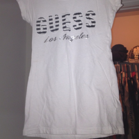 🚫SOLD🚫Guess tee shirt