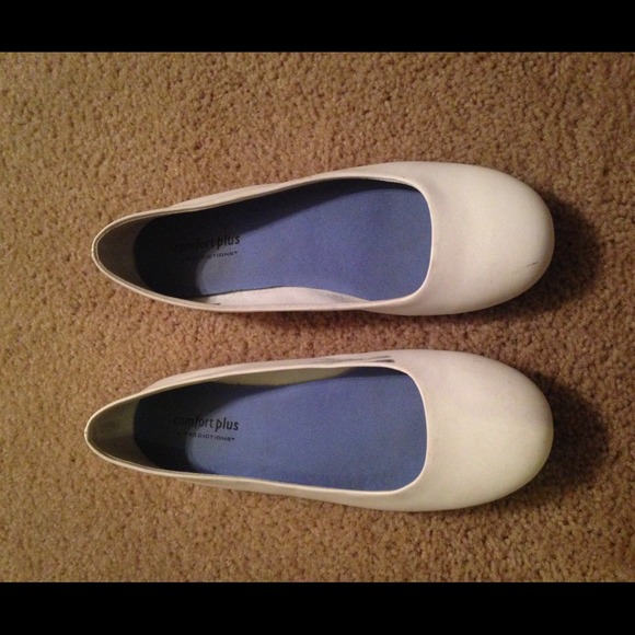 Fashion Staple! White flats✨
