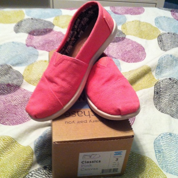 Pink TOMS Youth 3 Women's 5