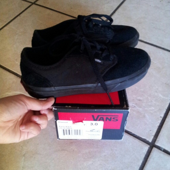 VANS - Picture 2 of 3