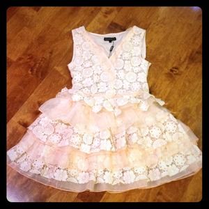 Gorgeous cocktail dress with lace detail! Size S