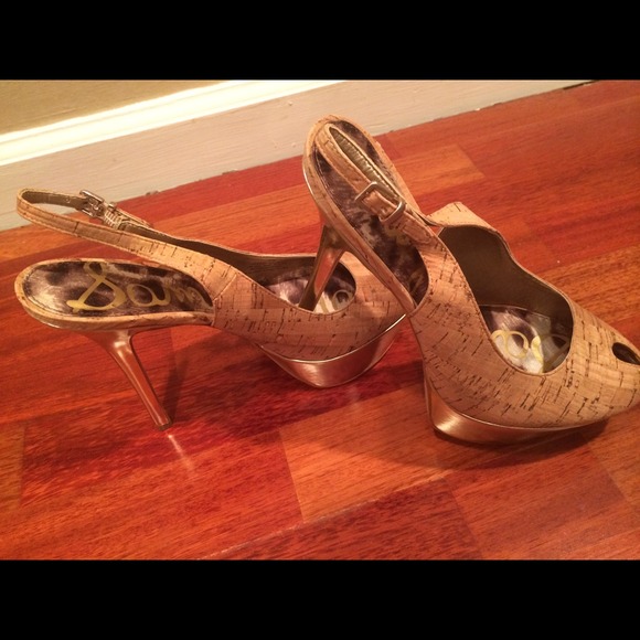 Shoes - Picture 2 of 3