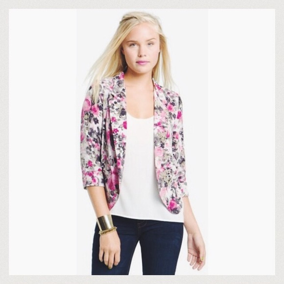 🚫SOLD in bundle🚫 floral blazer