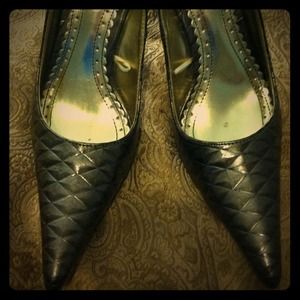 Sold Geometric print Grey Patent pumps