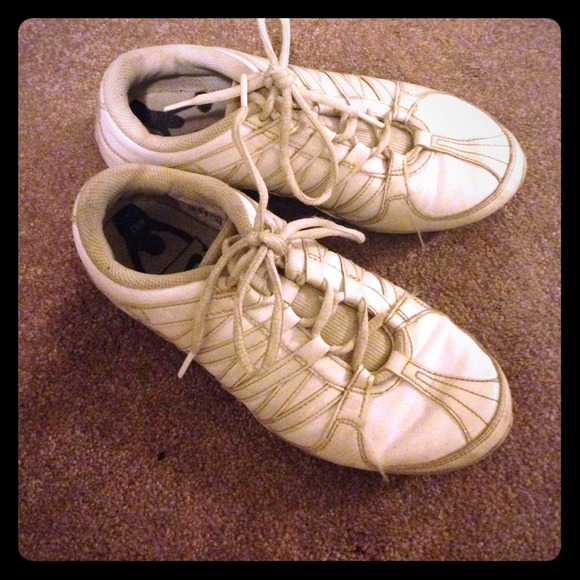 🎀Cheerleading shoes!🎀