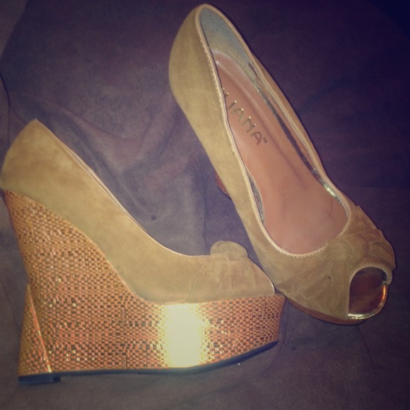 😍👠 LOOKS GREAT FOR ANY OCCASION‼️ - Picture 1 of 2