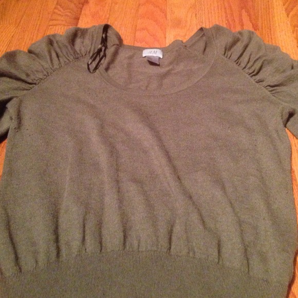 🚨SOLD🚨sweater - Picture 2 of 4