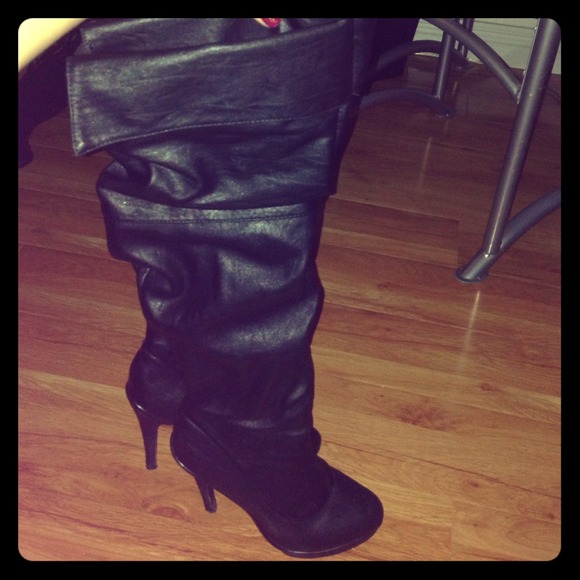 ❌❌Sold❌❌Black knee high boots