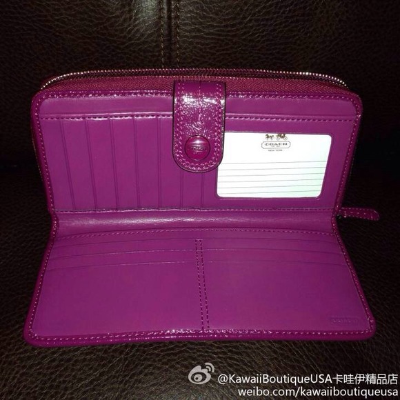 Coach women's long wallet 💯Authentic - Picture 2 of 3