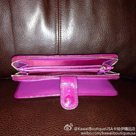 Coach women's long wallet 💯Authentic - Picture 3 of 3