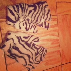 Very cute urban outfitters zebra gloves!