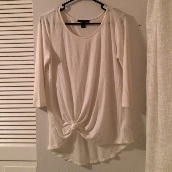 S O L D ❤️ 3/4 sleeve white blouse with sheer back