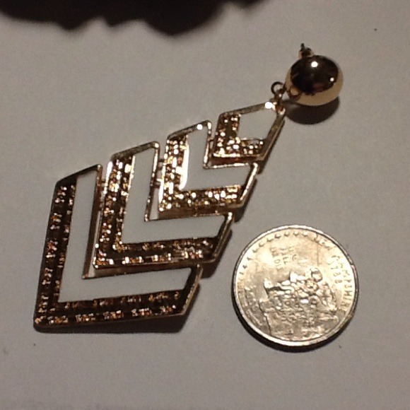 Dangly white on gold long earrings - Picture 2 of 2