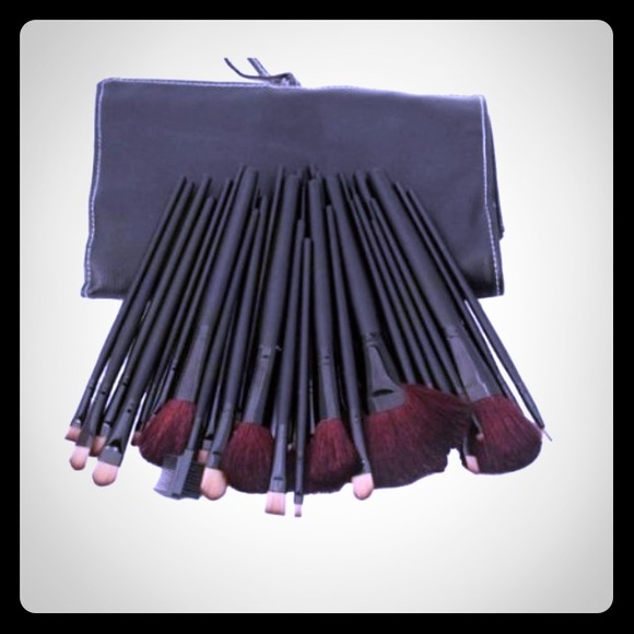 RESERVED 32 Piece Brush Set