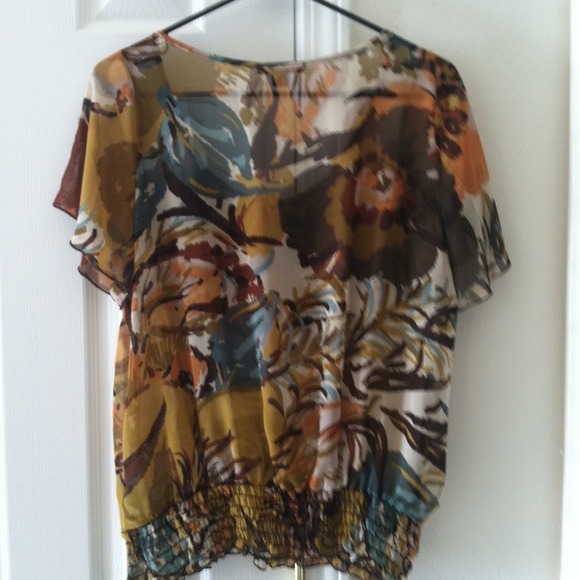 Patterned top - Picture 3 of 3