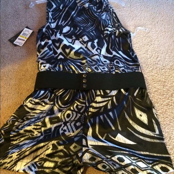 Brand new cute Romper W/Belt - Picture 2 of 3