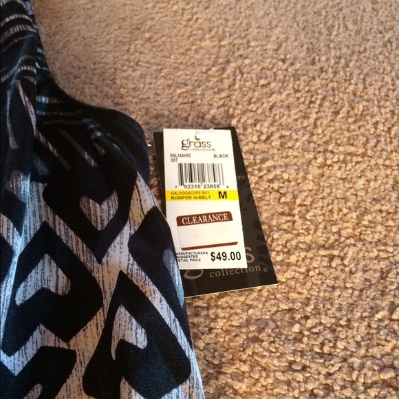 Brand new cute Romper W/Belt - Picture 3 of 3