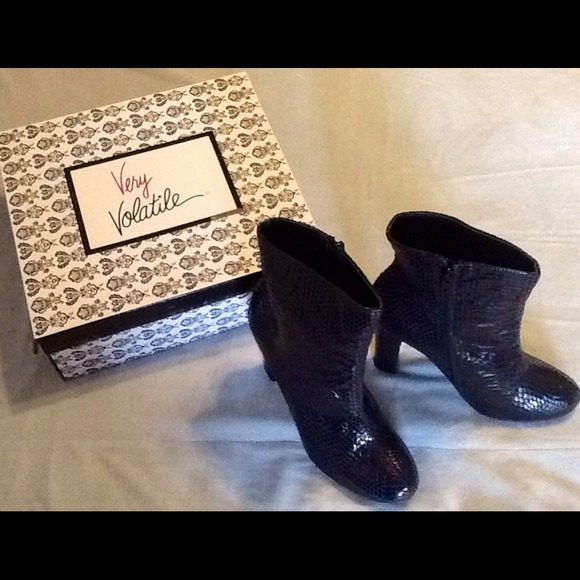VERY VOLATILE ANKLE BOOTS BRAND NEW IN BOX... - Picture 1 of 2